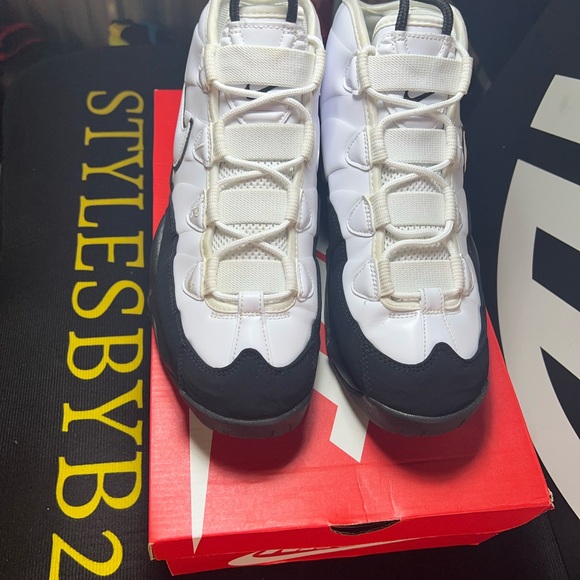 Nike Men's Black and White Air Sneakers - Picture 3 of 5